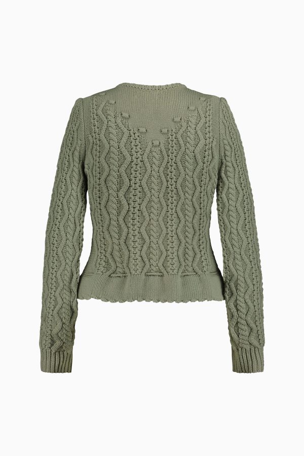 Taillierte Damenstrickjacke in Eukalyptus, mit Zopfmuster und eingezogenem Taillenband.