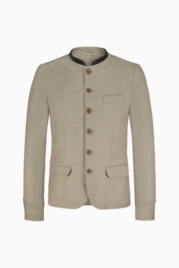 Leicht taillierter Herrensakko in beige aus Baumwoll-Mix mit grünem Stehkragen aus Samt.